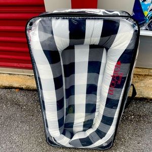 Brand new dock a tot deluxe buffalo